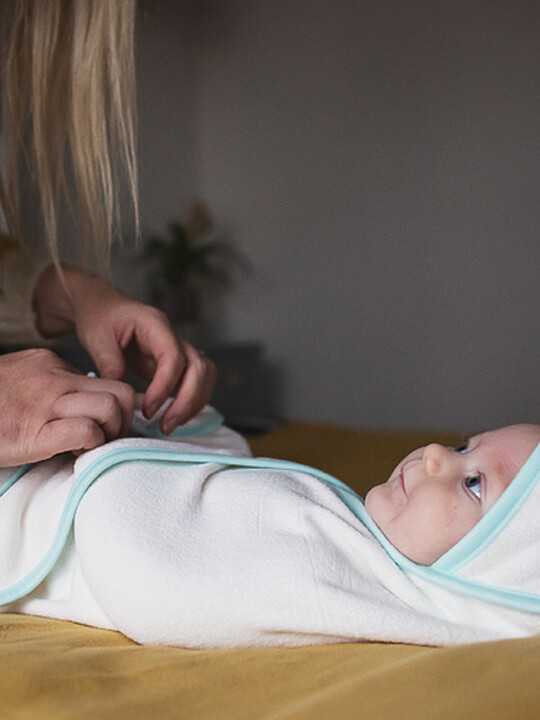 Tommee Tippee Splashtime Newborn Swaddle Dry Towel 0-6 months Blue image number 3